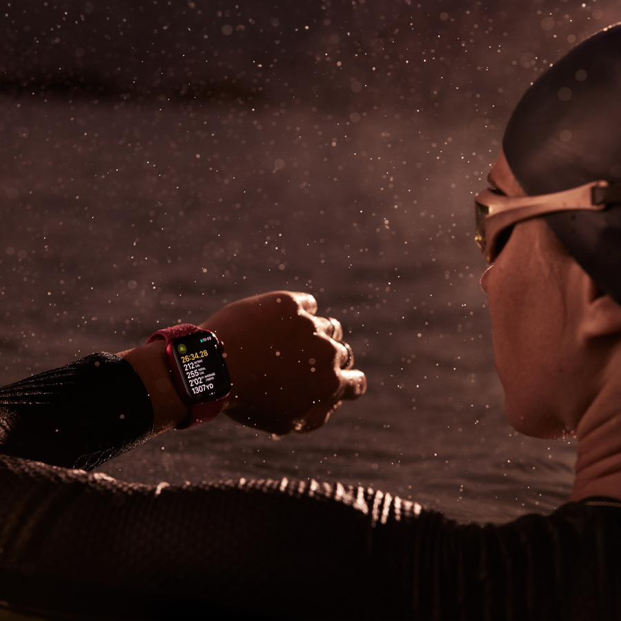 Apple Watch Series 9 GPS, 45мм, Тёмная ночь, Спортивный ремешок цвета «тёмная ночь», M/L — Изображение №4